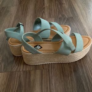 American Eagle Wedges